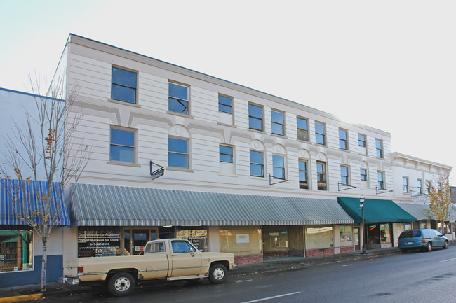 631-671 S Main St in Lebanon, OR - Building Photo - Building Photo