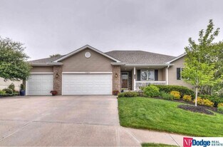 10005 S 201st St in Gretna, NE - Building Photo