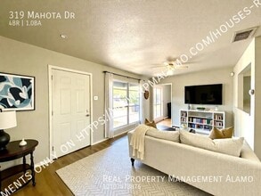 319 Mahota Dr in San Antonio, TX - Building Photo - Building Photo