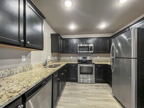 8102 SW 1st St in Blue Springs, MO - Building Photo - Building Photo