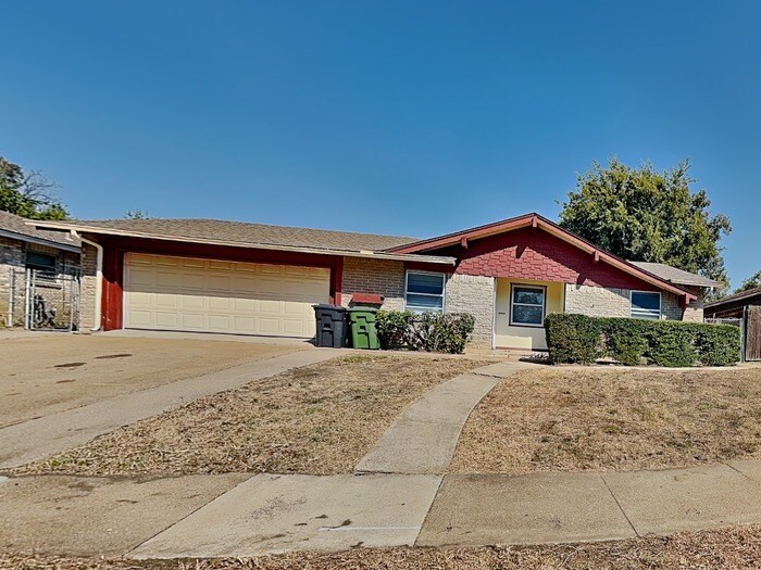 1303 Carla Ave in Arlington, TX - Building Photo