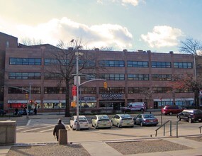 Kew Bolmer in Kew Gardens, NY - Building Photo - Building Photo