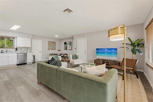 2825 NW 9th Ave in Wilton Manors, FL - Building Photo