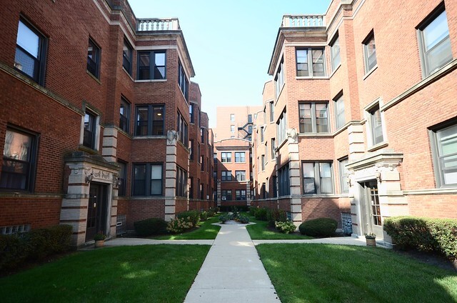 1576 Oak in Evanston, IL - Foto de edificio