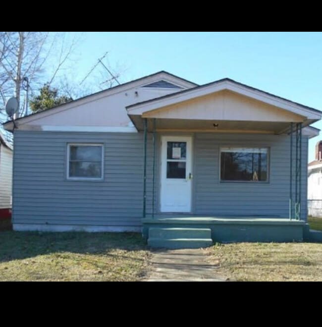 property at 913 N Center St