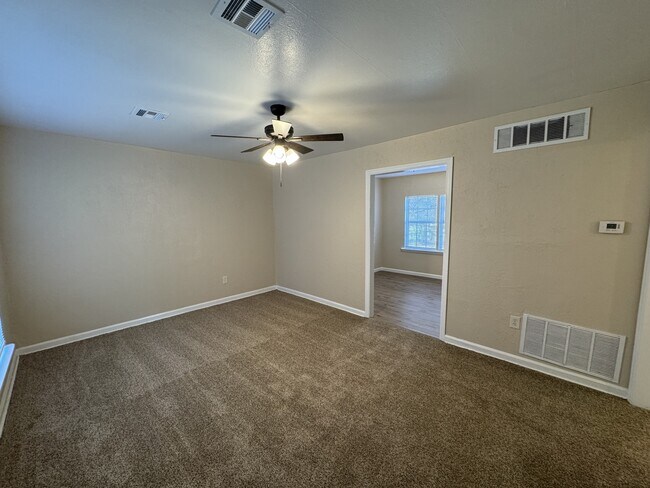 2709 Mobley St NW in Lawton, OK - Building Photo - Building Photo