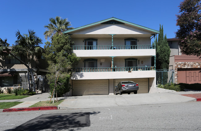 221 N Kenwood St in Glendale, CA - Building Photo - Building Photo