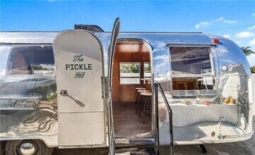 5052 Audrey Dr in Huntington Beach, CA - Foto de edificio - Building Photo