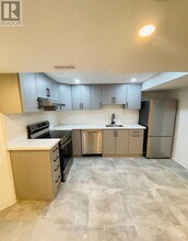 14 Niles Ct in Brampton, ON - Building Photo - Building Photo