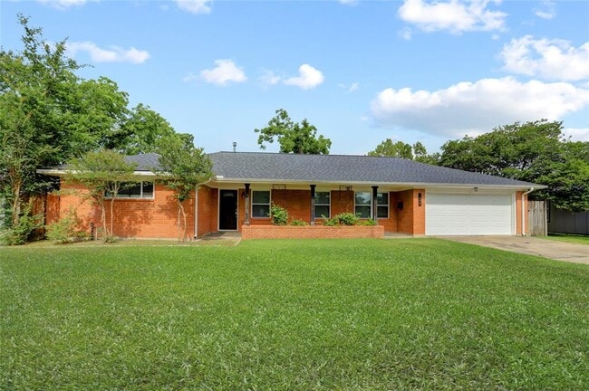 property at 1643 Crestdale Dr
