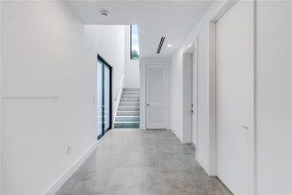 2842 SW 32nd Ct in Miami, FL - Foto de edificio - Building Photo