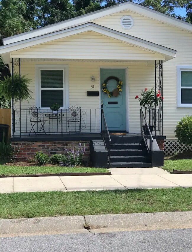 311 E Strong St in Pensacola, FL - Foto de edificio - Building Photo