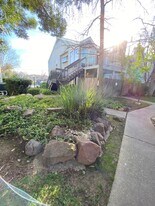 1527 Hood Rd in Sacramento, CA - Building Photo