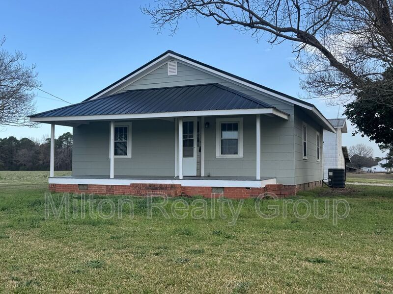 2577 Jonesboro Rd in Dunn, NC - Building Photo