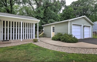 921 Farmington Dr in Cheshire, CT - Building Photo - Building Photo