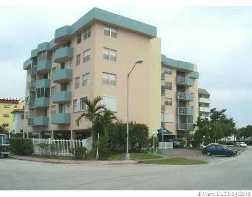 1990 Marseille Dr in Miami Beach, FL - Building Photo