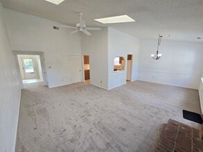 2112 Weybridge Dr in Virginia Beach, VA - Building Photo - Building Photo
