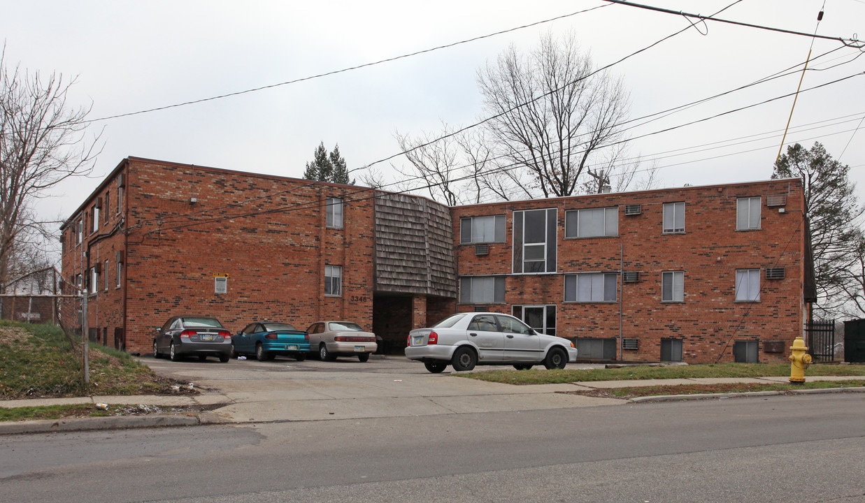 3344 McHenry Avenue in Cincinnati, OH - Foto de edificio