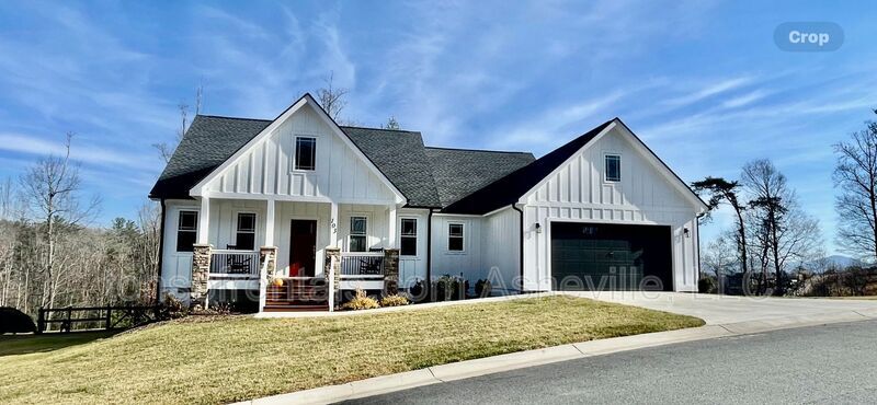103 Hayes Rdg Ln in Mills River, NC - Building Photo