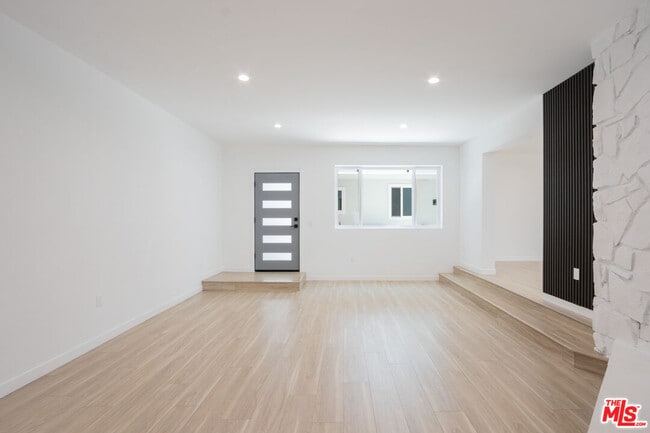 1346 N Stanley Ave in Los Angeles, CA - Building Photo - Building Photo