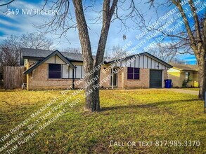 549 NW Hillery St in Burleson, TX - Building Photo - Building Photo