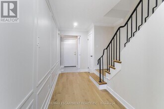 4197 Longmoor Dr in Burlington, ON - Building Photo - Building Photo