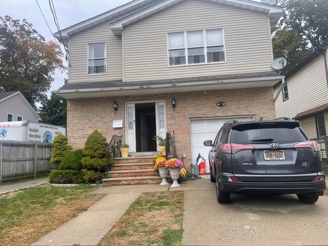 1336 K St, Unit 2nd Floor in Elmont, NY - Foto de edificio - Building Photo