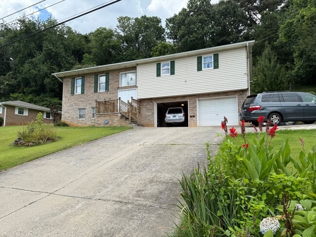 property at 612 Foothills Rd