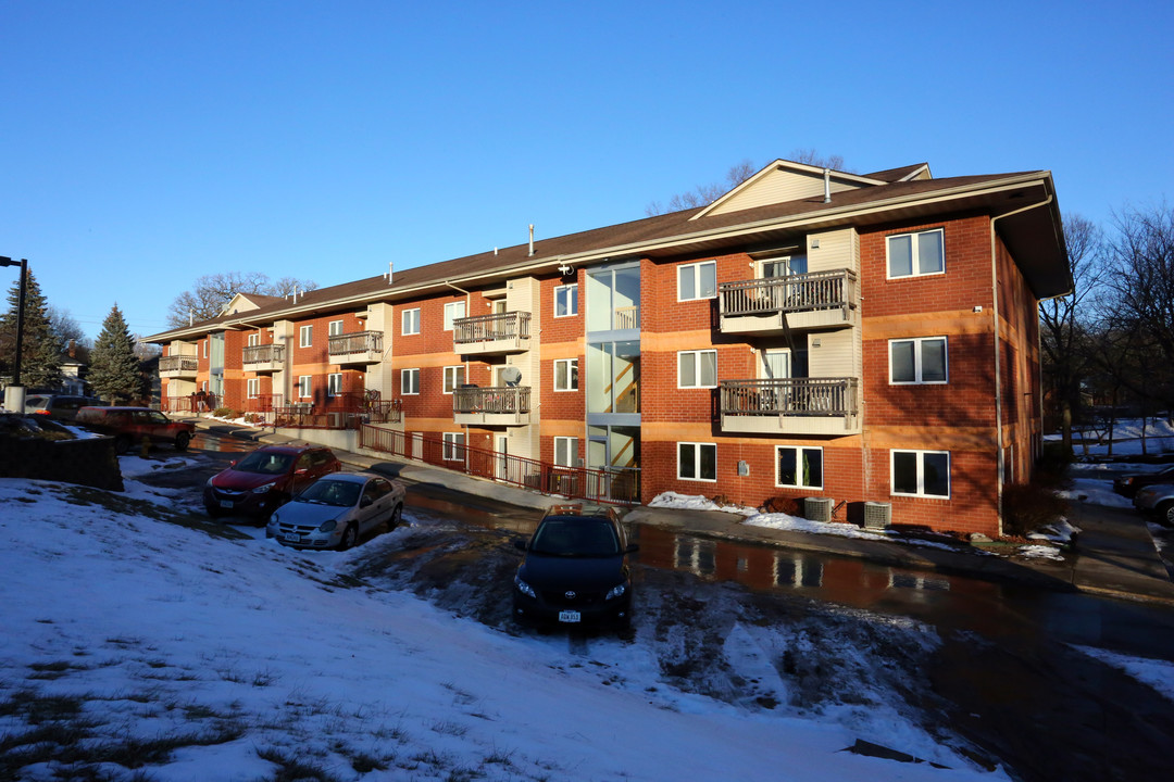 University West in Des Moines, IA - Building Photo