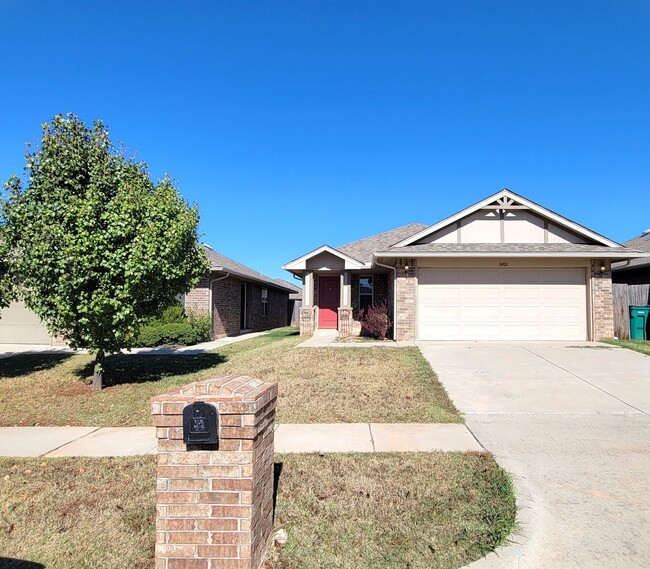 2405 NW 197th St in Edmond, OK - Foto de edificio - Building Photo