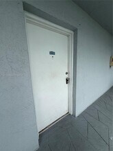 8261 NW 8th St in Miami, FL - Building Photo - Building Photo