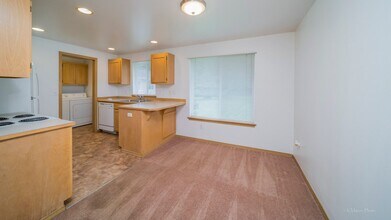 8125 325th Pl NW in Stanwood, WA - Building Photo - Building Photo