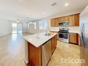 18253 W Eva St in Waddell, AZ - Foto de edificio - Building Photo