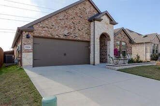 3229 Trails End Rd in Cross Roads, TX - Building Photo - Building Photo