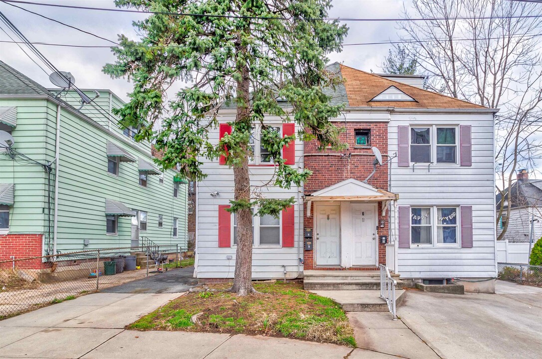 8 Kelly Pkwy-Unit -2 in Bayonne, NJ - Building Photo