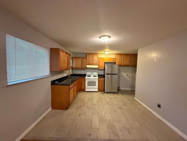 730 Hemlock St in Stockton, CA - Building Photo - Building Photo