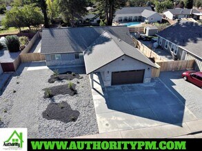 3071 Bedrock Ln in Redding, CA - Building Photo - Building Photo