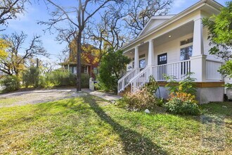 1116 Lott Ave in Austin, TX - Building Photo - Building Photo