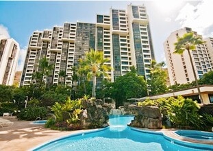 501 Hahaione St in Honolulu, HI - Building Photo - Building Photo