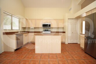 7460 W Lone Cactus Dr in Glendale, AZ - Building Photo - Building Photo