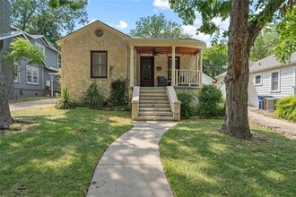 2106 Kenwood Ave in Austin, TX - Building Photo - Building Photo