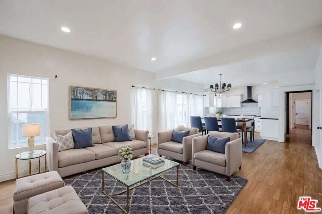 6110 De Longpre Ave in Los Angeles, CA - Building Photo