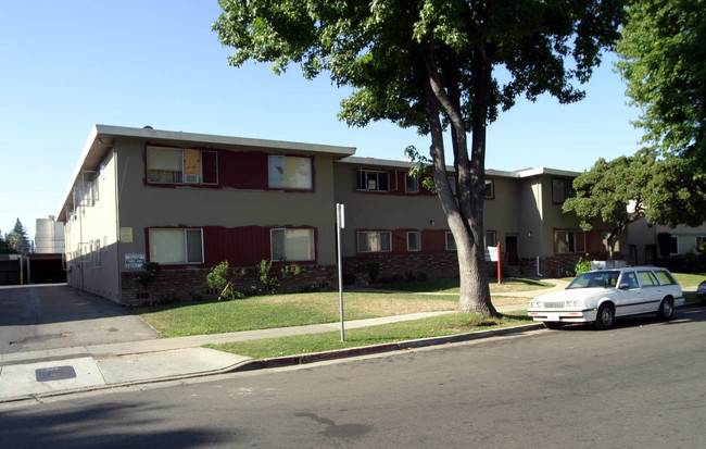 Woodmont Apartments in San Jose, CA - Foto de edificio - Building Photo