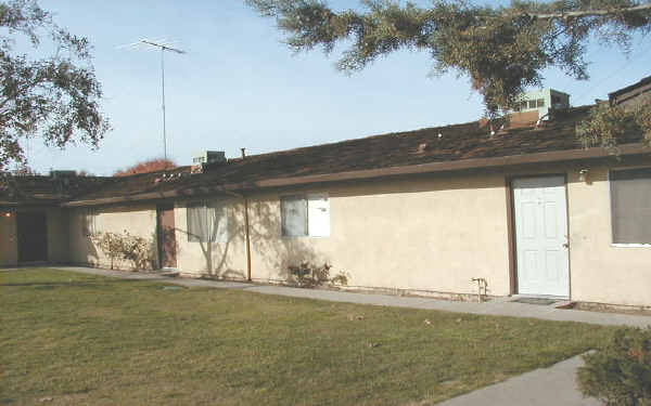 2805 Tully Rd in Modesto, CA - Building Photo