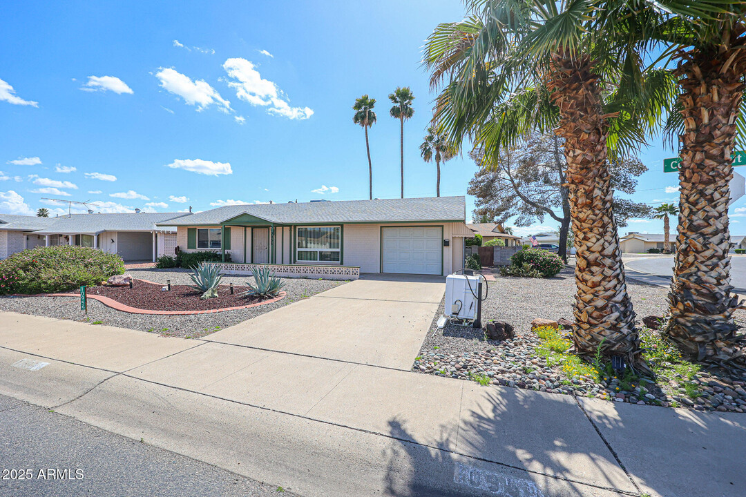 10955 W Connecticut Ave in Sun City, AZ - Foto de edificio