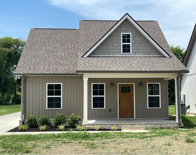 696 Castle Heights Ave in Lebanon, TN - Building Photo - Building Photo