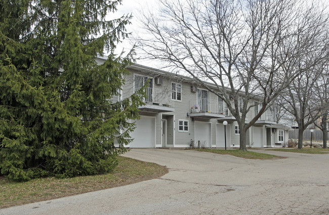 1049 McKenna Blvd in Madison, WI - Foto de edificio - Building Photo