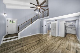 1913 Lightsey Rd in Austin, TX - Building Photo