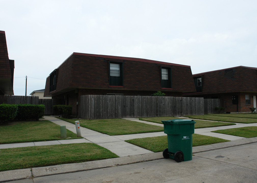 53 Antigua Dr in Kenner, LA - Building Photo