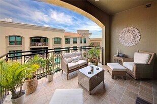 9115 Strada Pl in Naples, FL - Building Photo